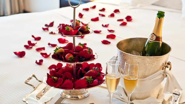 Honeymoon suite with chocolate strawberries and an opened bottle of champagne